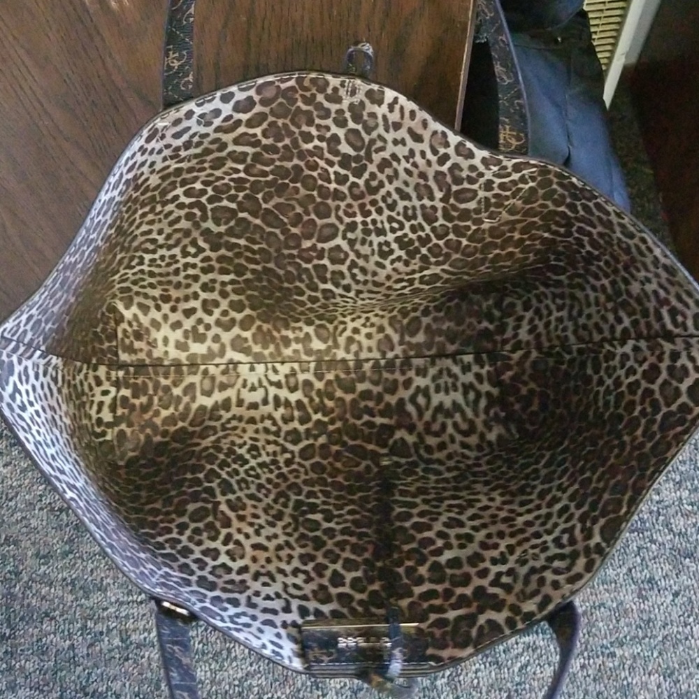 GUESS tote - Picture 2 of 2